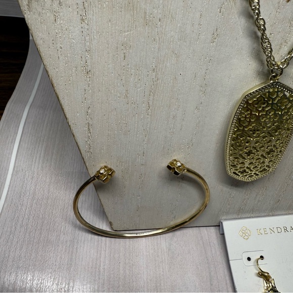 Kendra Scott Bundle of Necklace,Bracelet & Earrings - Picture 3 of 4